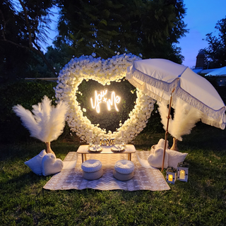 Set: Arch, Neon Sign, Arranged Table, Pillows, Umbrella, Pampas
