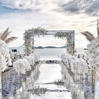 Mirror Aisle, Stage and Arch